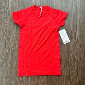 *SOLD* NWT Lululemon Swiftly Tech Tee SZ 6
